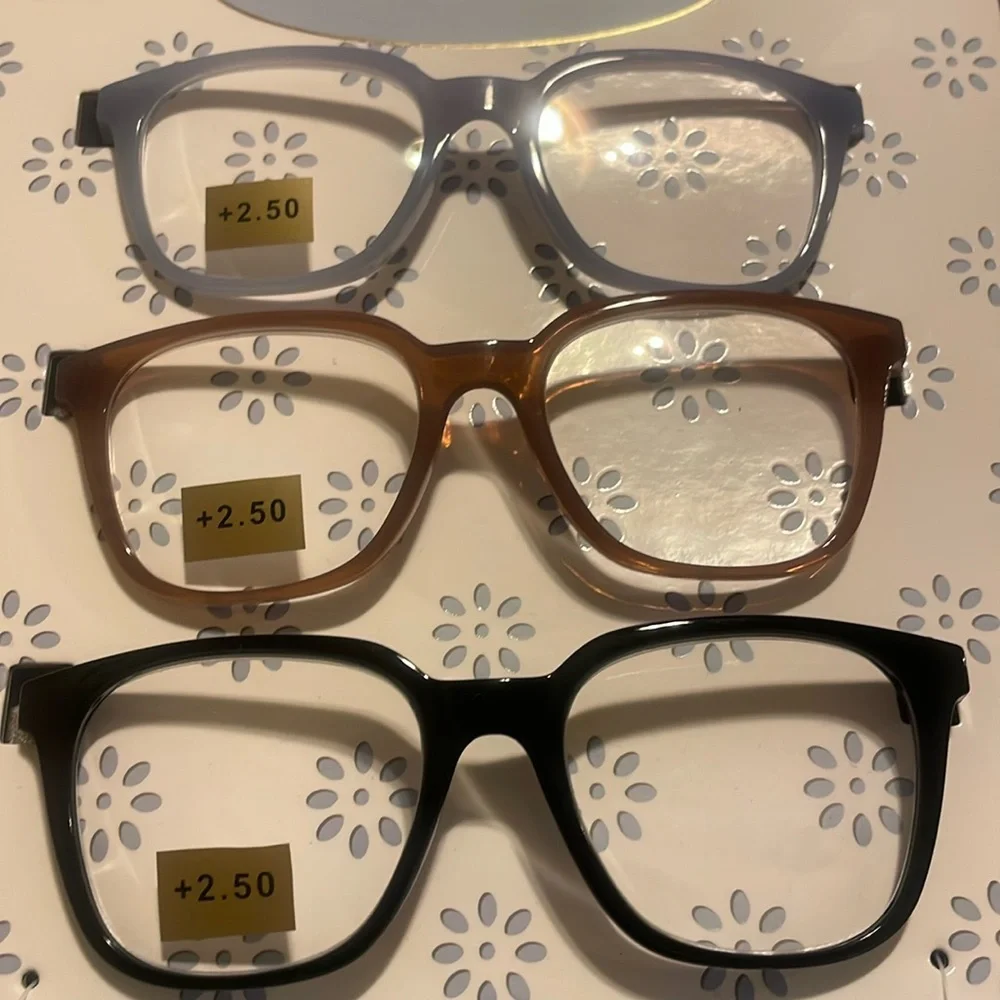 New MAX STUDIO +2.50 Reading Glasses 3 Pair with 1 blue eyelet Case